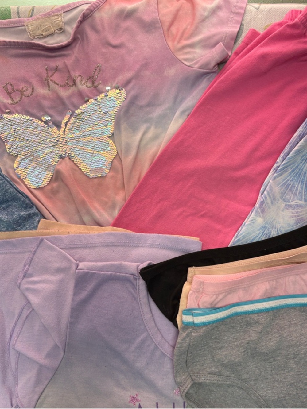 Girls Mixed Bundle Pastel Colors.  Tee & Leggings